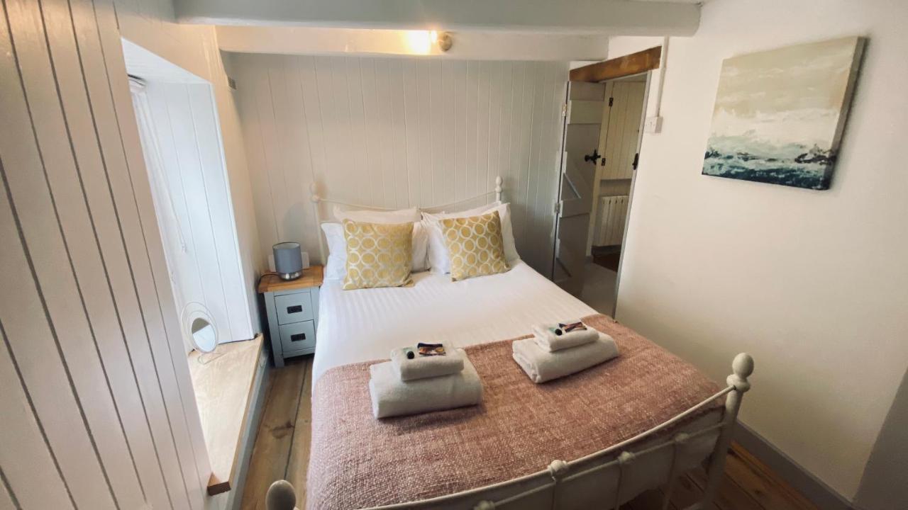 Spindrift Is A Beautiful Newly Refurbished Three Bedroom Private Family House Located On The Old Harbour And The Coastal Path In The Heart Of Beautiful Полперро Экстерьер фото