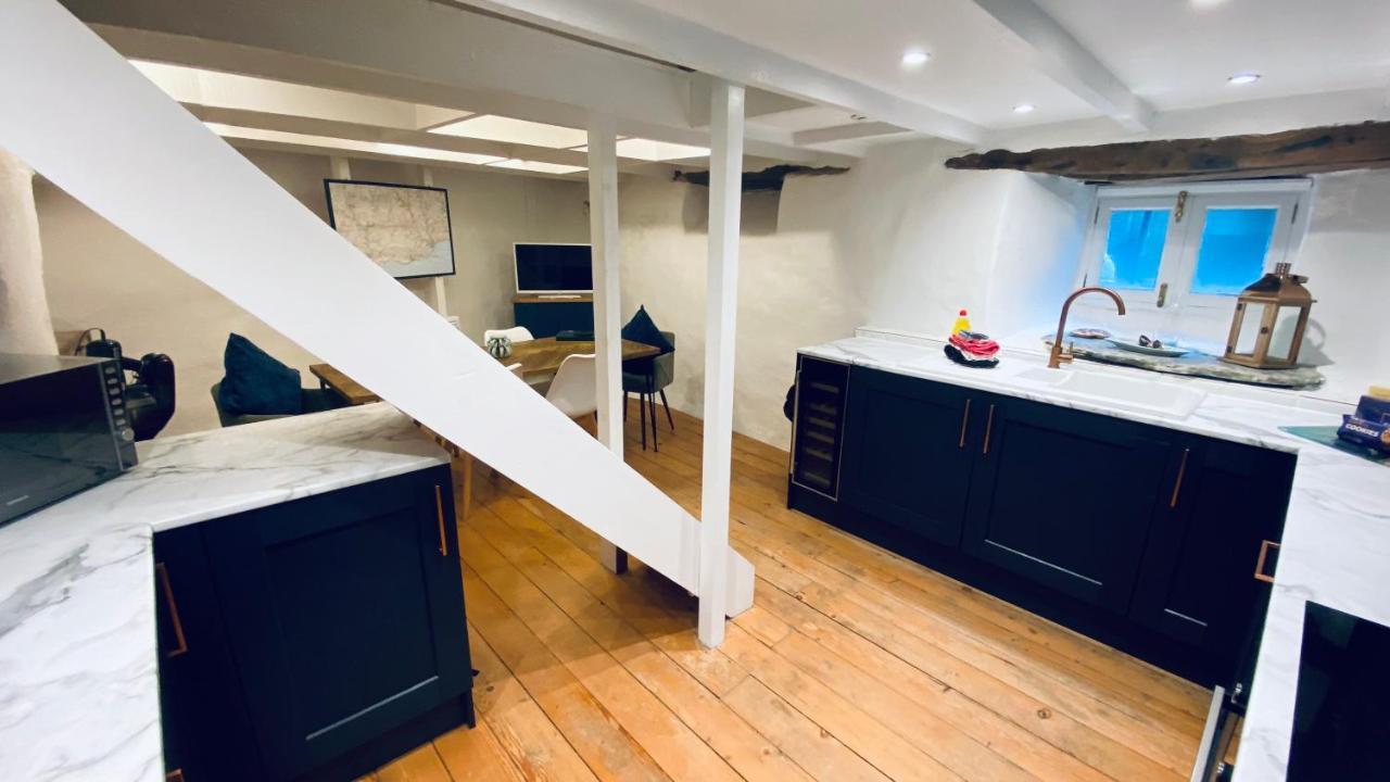 Spindrift Is A Beautiful Newly Refurbished Three Bedroom Private Family House Located On The Old Harbour And The Coastal Path In The Heart Of Beautiful Полперро Экстерьер фото