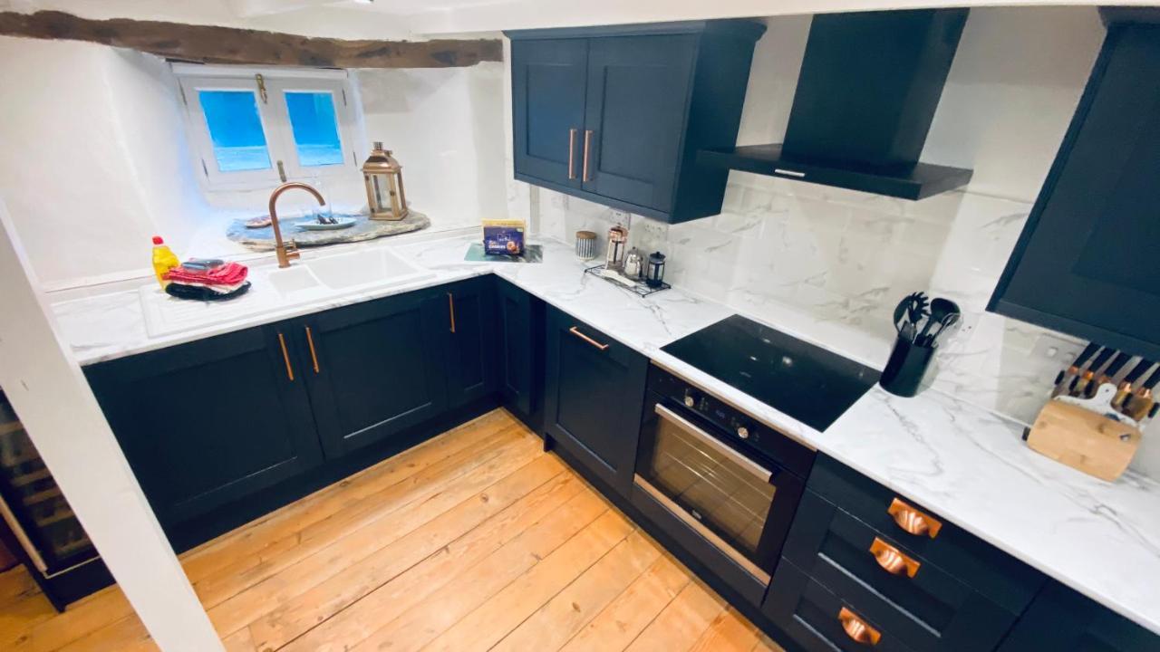 Spindrift Is A Beautiful Newly Refurbished Three Bedroom Private Family House Located On The Old Harbour And The Coastal Path In The Heart Of Beautiful Полперро Экстерьер фото